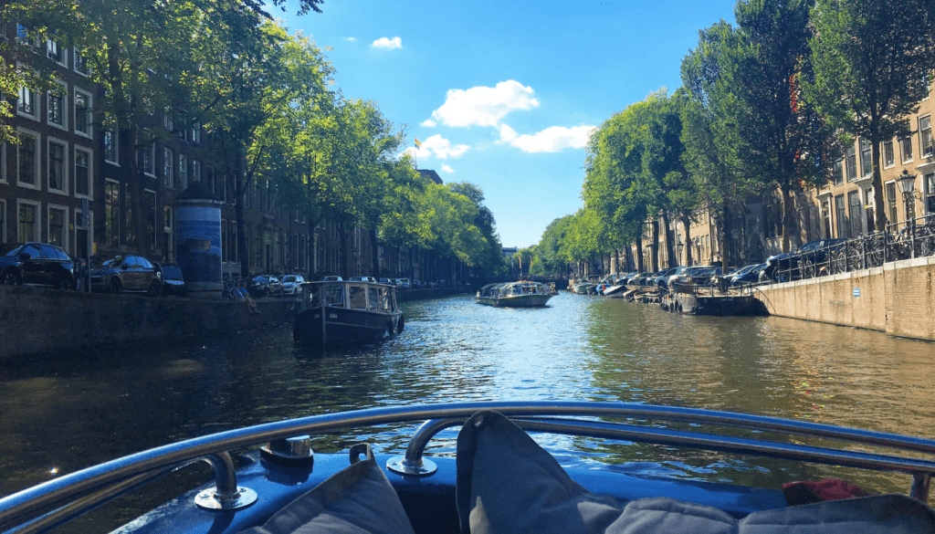 Canal Cruises_ A Relaxing Way to Sightsee