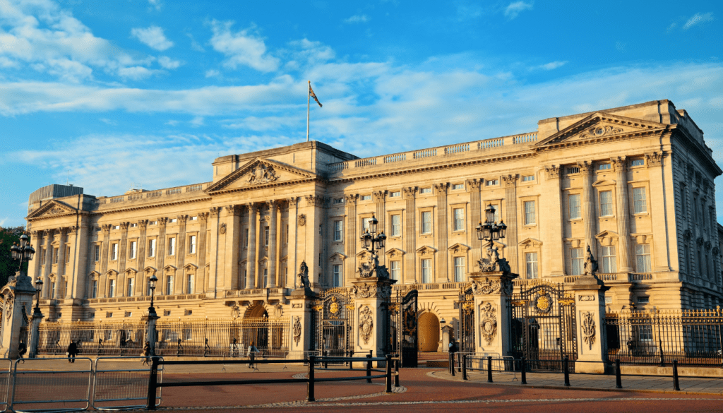 Experience the Grandeur of Buckingham Palace