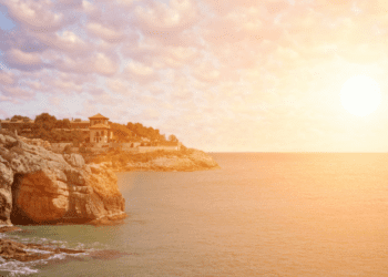 Top 10 Warm Destinations to Travel in Winter