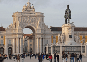 Ultimate Travel Guide to Portugal_ Explore & Discover