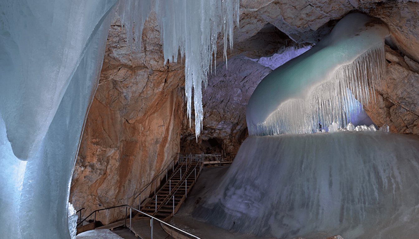 Eisriesenwelt Cave, Austria