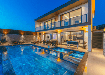 Luxury Travel vs. Budget Travel_ Pros and Cons