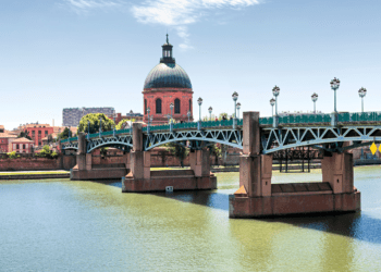 Must-See Attractions and Landmarks in Europe