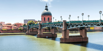 Must-See Attractions and Landmarks in Europe