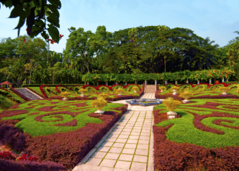 Top 10 Most Beautiful Botanical Gardens Worldwide