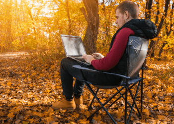 A Day in the Life of a Digital Nomad_ Balancing Work and Travel